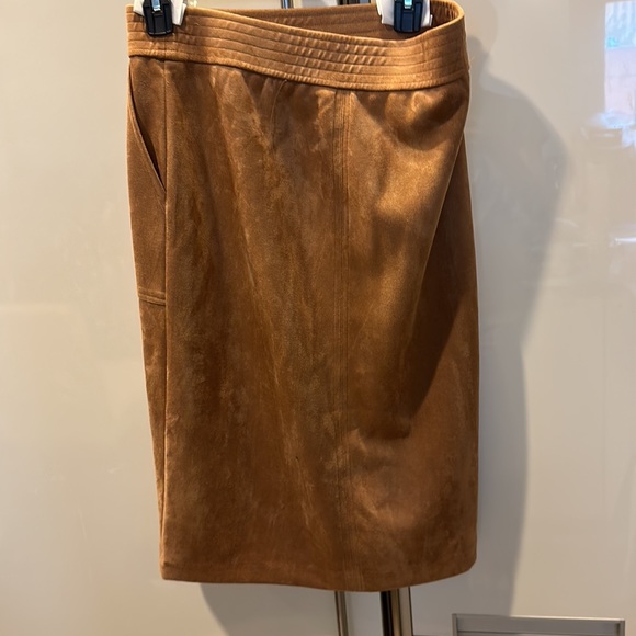 Sz small faux suede skirt in tan/camel - Picture 3 of 3